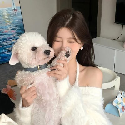 穿黄睡衣的女孩